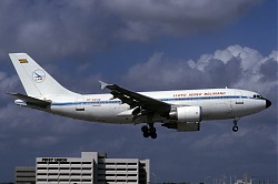 A310_CP-2232_LA_Boliviano_1150.jpg