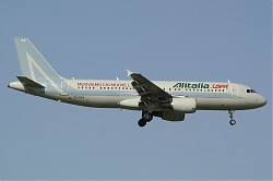 Alitalia_A320-214_EI-DSA_28SPL29.jpg