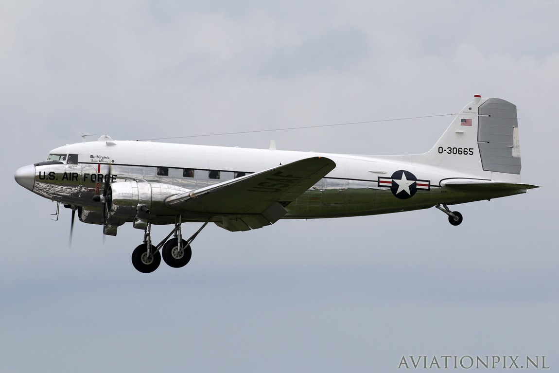 Civil-Others - Private - Douglas DC-3(C) - Aviationpix.nl